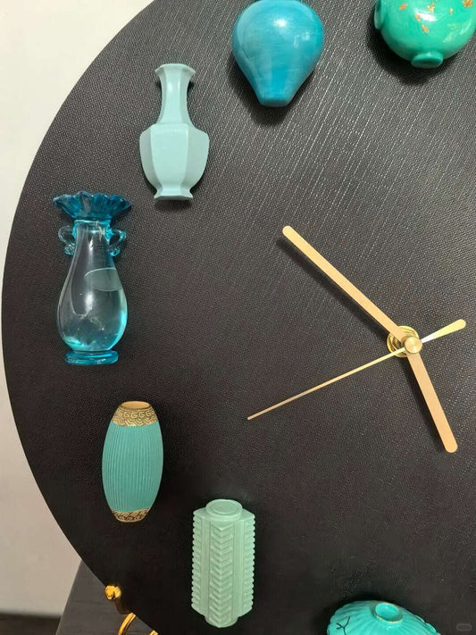 Timeless Jade – Magnetic Porcelain Vase Clock