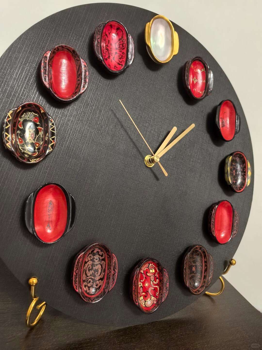 Timeless Elegance – The Oriental Lacquer Art Clock